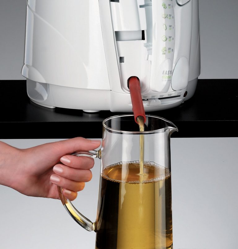 DeLonghi D677UX Deep Fryer Review A Practical Pick for Families